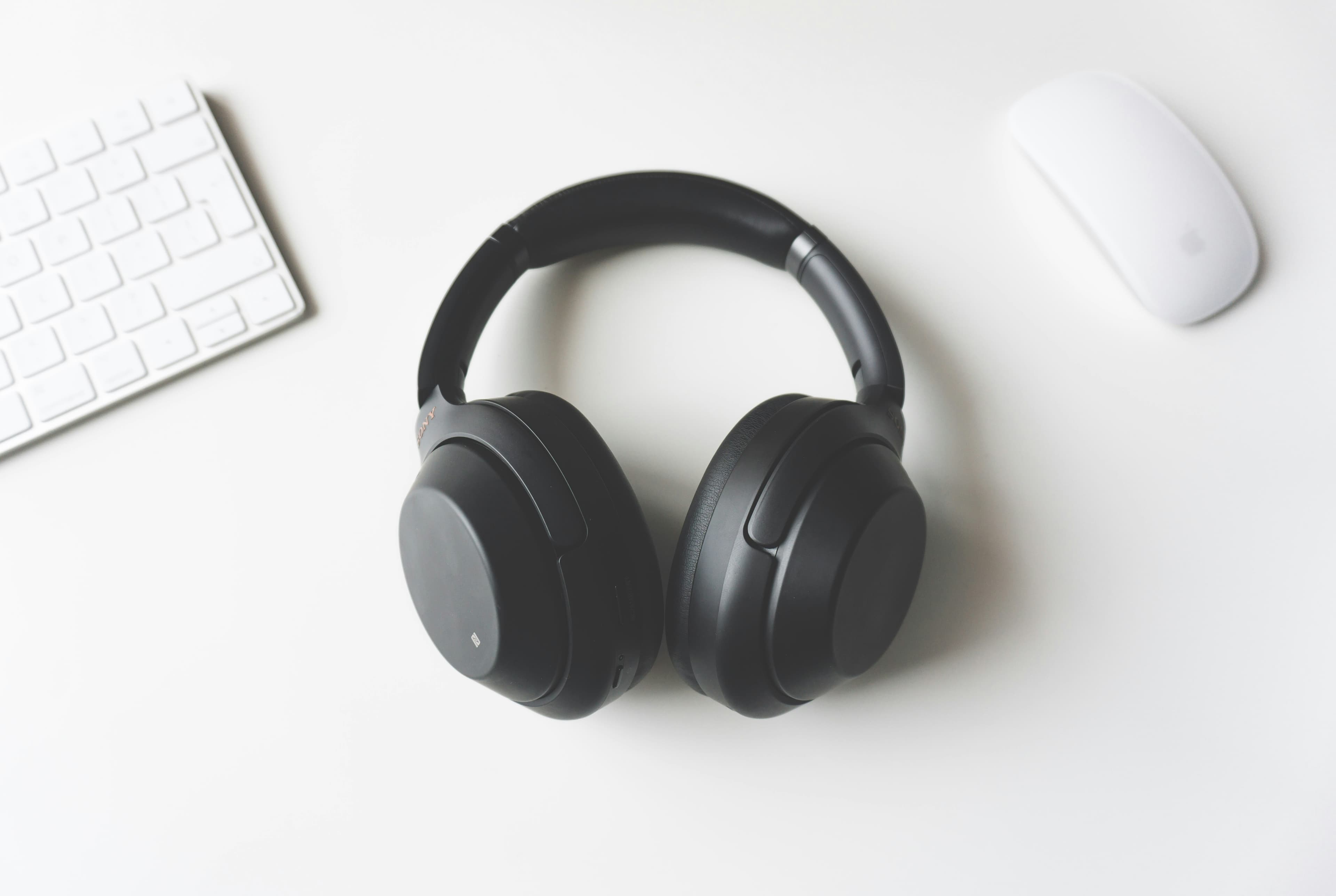 Top 5 căști wireless over-ear în 2026 – Sony, Bose, Apple și altele